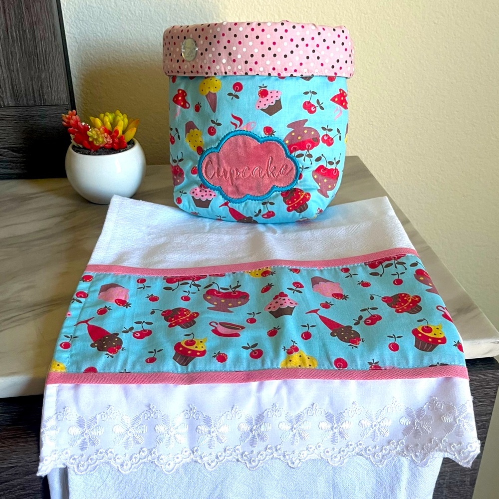 NWOT Handmade Cupcake Fabric pouch + Dish Towel
